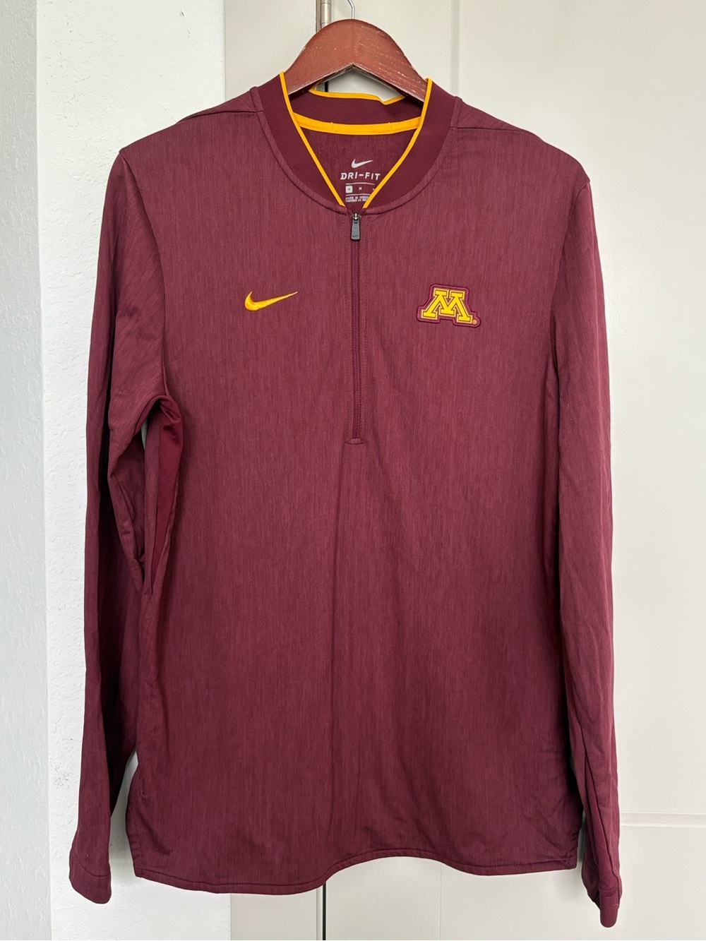 NIKE DRI FIT MINNESOTA GOLDEN GOLPHERS MAROON QUARTER ZIP MENS MEDIUM